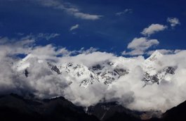南迦巴瓦峰—终年积雪，云雾缭绕的“羞女峰”